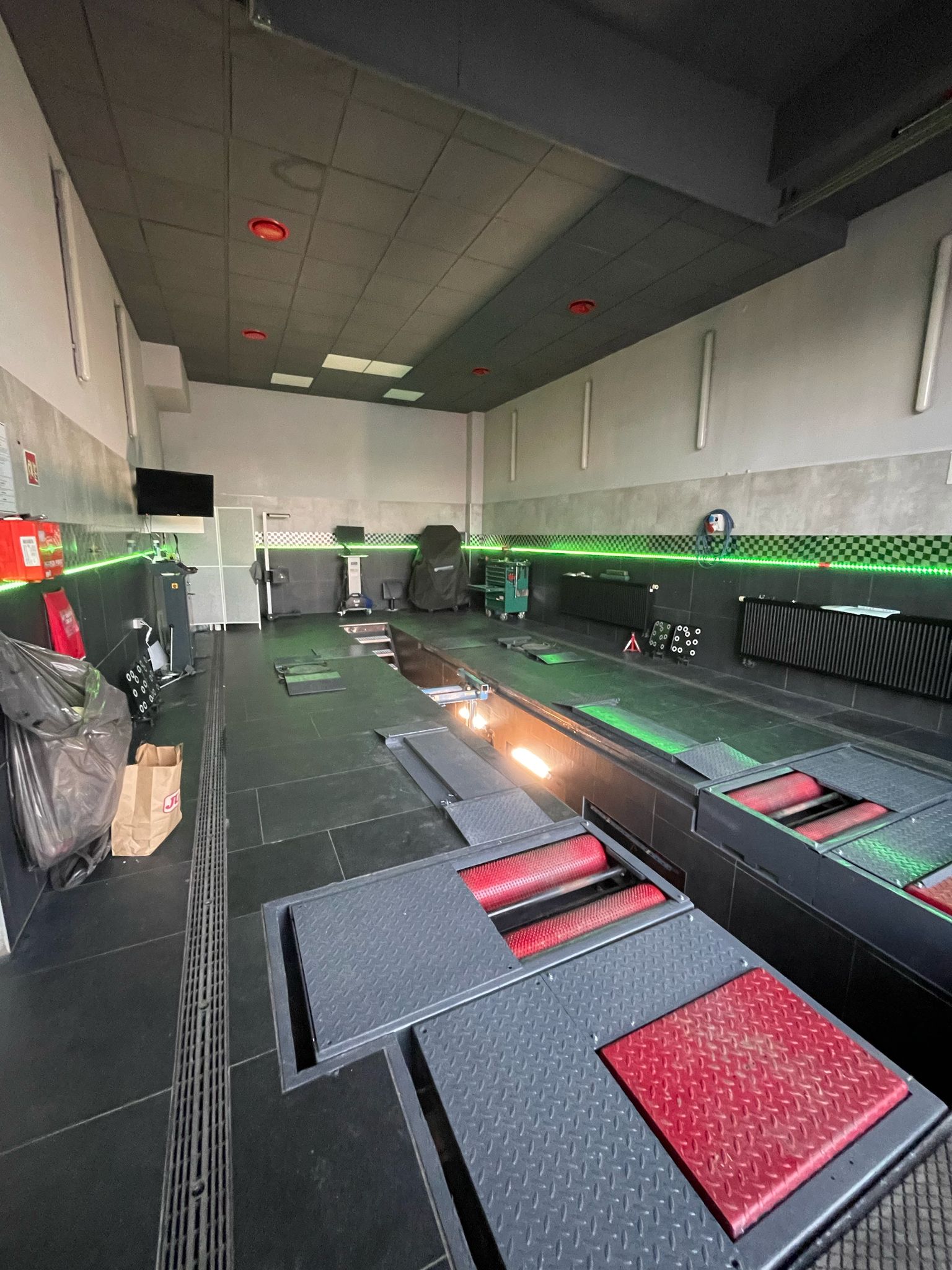 Wnętrze stacji - stanowiska diagnostyczne